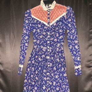 Beautiful Gunne Sax!